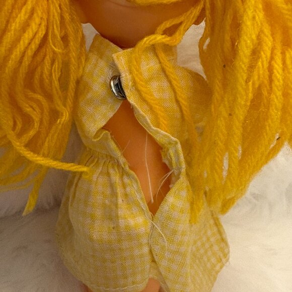 Girl Doll Vintage Yarn Hair Painted Face NWTOL Made in Hong Kong (SKU: 294TO) - Picture 4 of 6